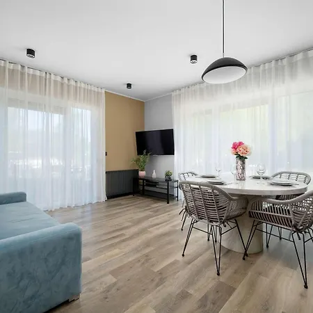 Przestronny Z Ogrodem By Renters דירה